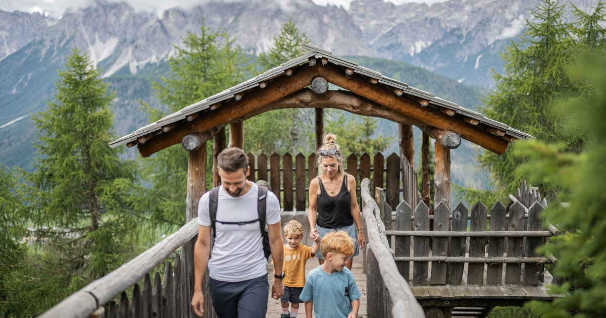 familienpark-olperl-s-bergwelt-helm-3-zinnen-dolomiten-drei-zinnen