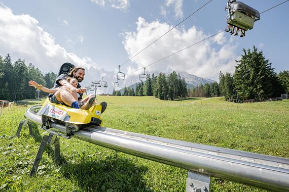 Nočna zabava na poletnem sankališču