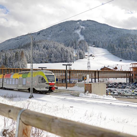 Ski train & ski bus 3 Zinnen Dolomites