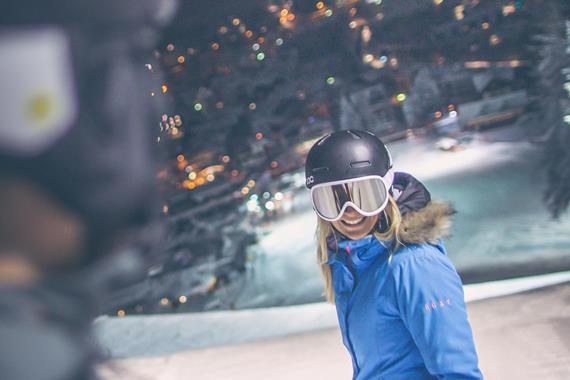 Skiing in floodlight