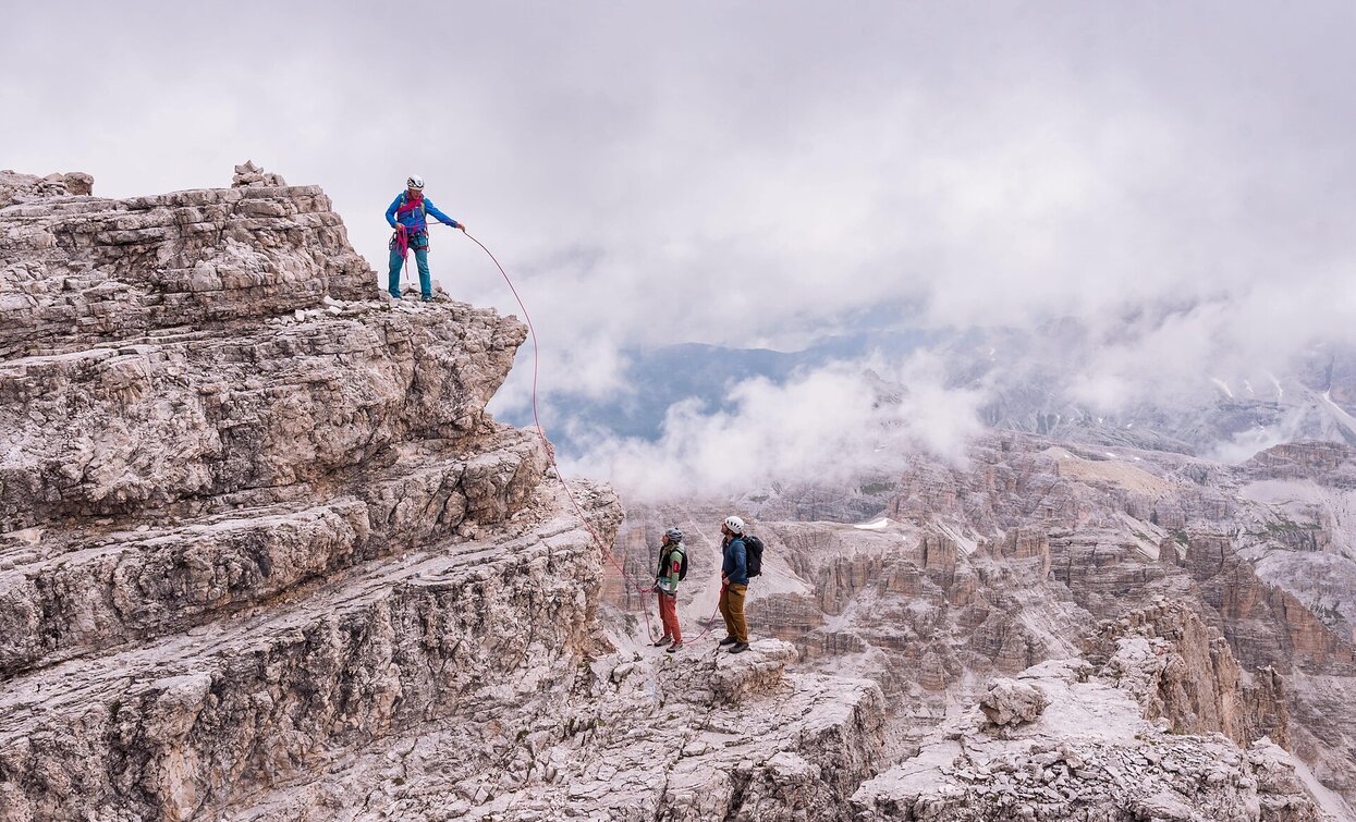 Sulla Cima Grande con la Scuola Alpina Sesto Tre Cime | © Alpinschule Sexten Drei Zinnen, Sesto Sulla Cima Grande con la Scuola Alpina Sesto Tre Cime | © Alpinschule Sexten Drei Zinnen, Sesto